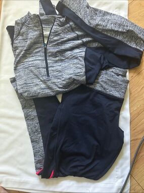 Tek Gear  Heathered Gray and Black Athletic Zip Top & Leggings Set